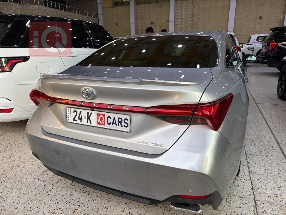 تويوتا أفالون